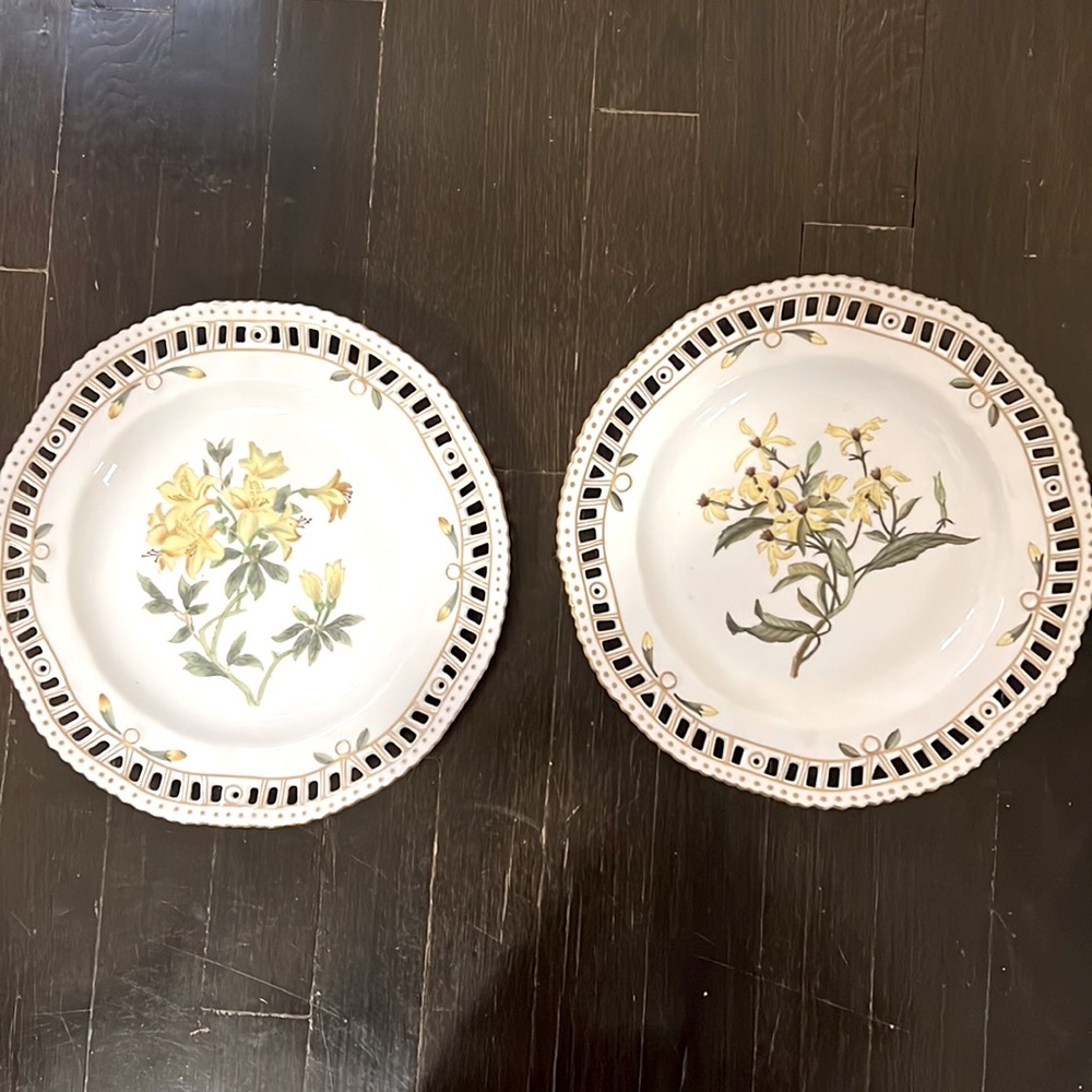 Gorgeous Cutout Floral Decorative Plates